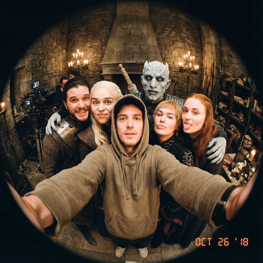 Nano Banana Pro ile film karakterleriyle balık gözü selfie