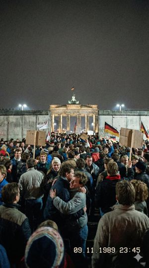 Lời nhắc hiện thực lịch sử cho ảnh Bức tường Berlin - 1