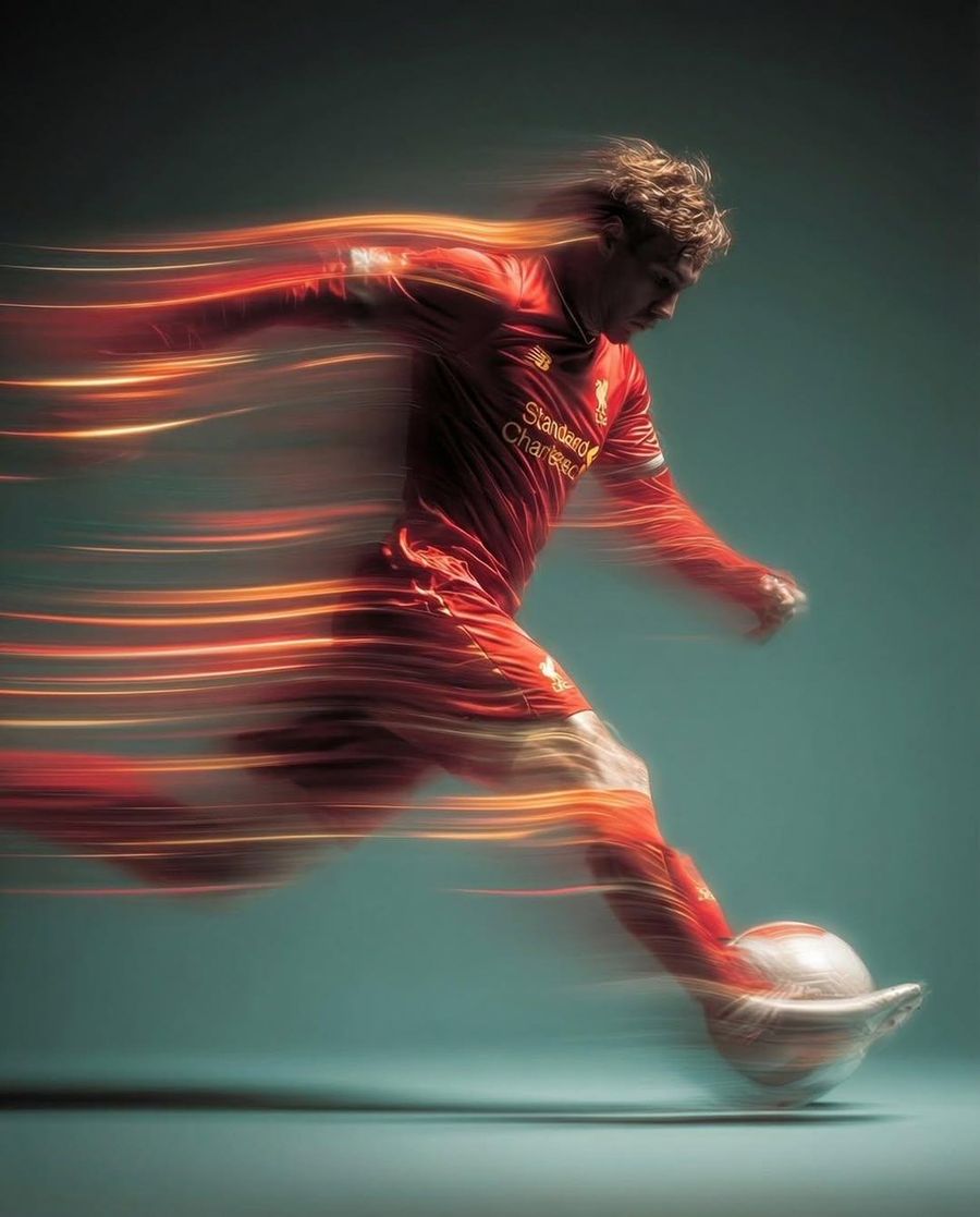 Bir futbolcunun topa vuruşunun kaydırma çekimi
