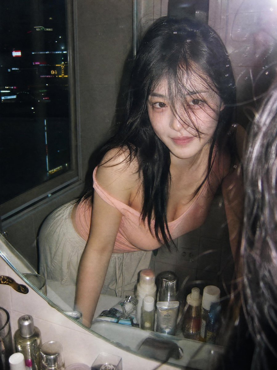 夜间浴室纪实肖像