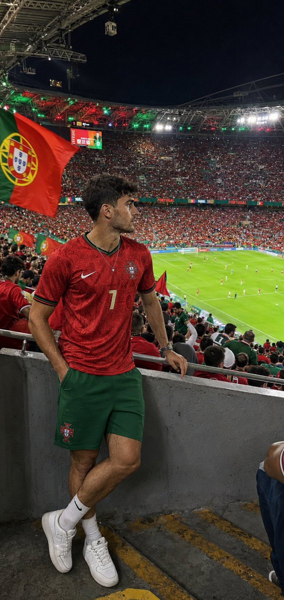 Retrato de torcedor de futebol de Portugal no estádio