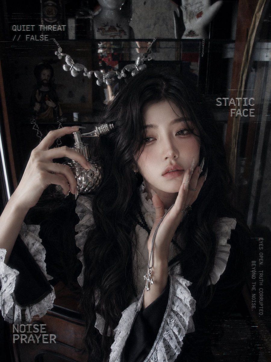 Retrato estático de estilo Gothic Lolita oscuro