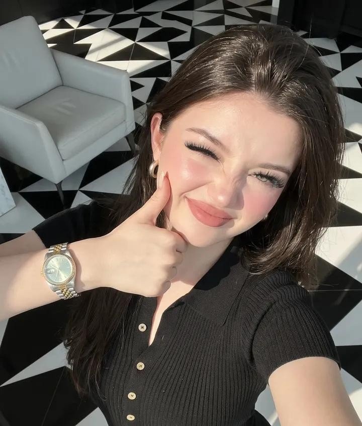 Ultra gerçekçi yaşam tarzı akıllı telefon selfie'si