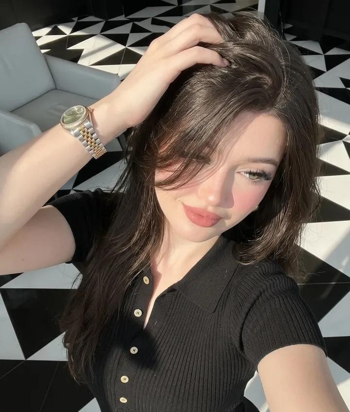 Ultra gerçekçi yaşam tarzı akıllı telefon selfie'si