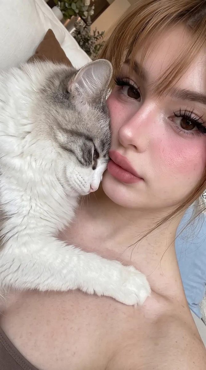 Retrato espontâneo em ambiente interno com gato