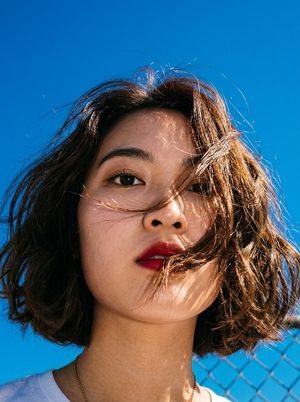 Retrato de Estilo de Rua Coreano em Ângulo Elevado - 2