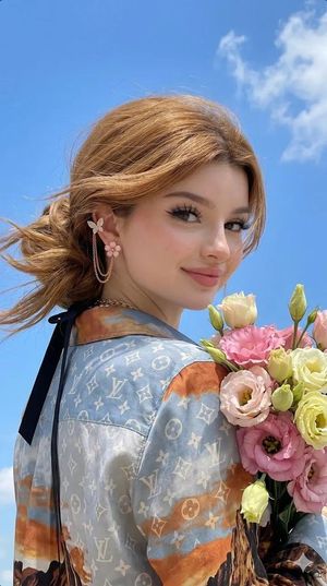 Variações de Verão de Modelo de Moda Fotorrealista - 4