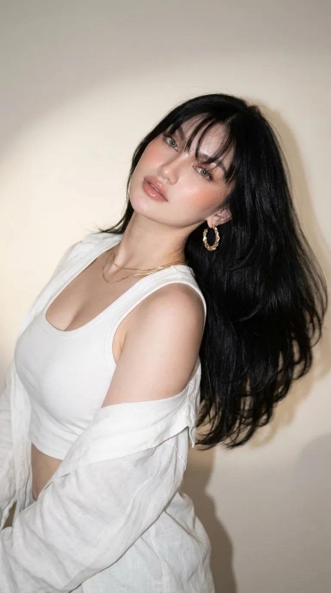 Editorial Smartphone Flash Portrait