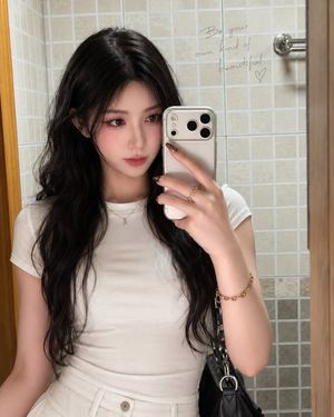 Realistic Korean Mirror Selfie - 1