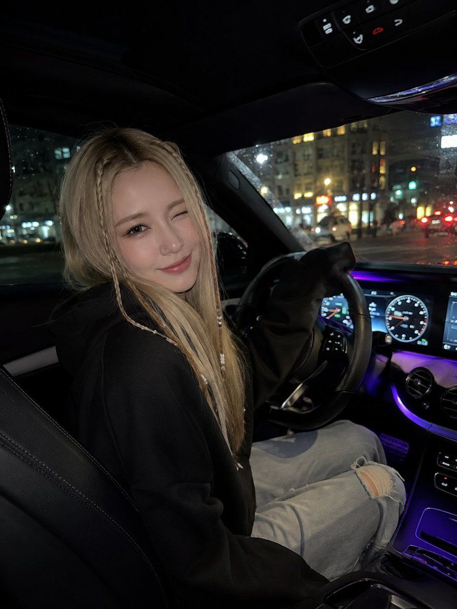 Selfie nocturna en el coche