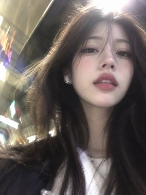 Prompt de Selfie Fille Est-Asiatique - 1