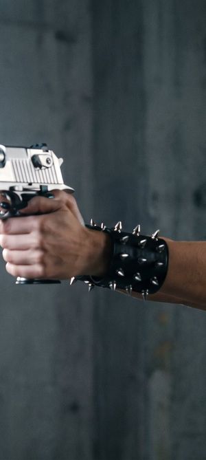 Prompt Noir de Heroína de Acción de los 90