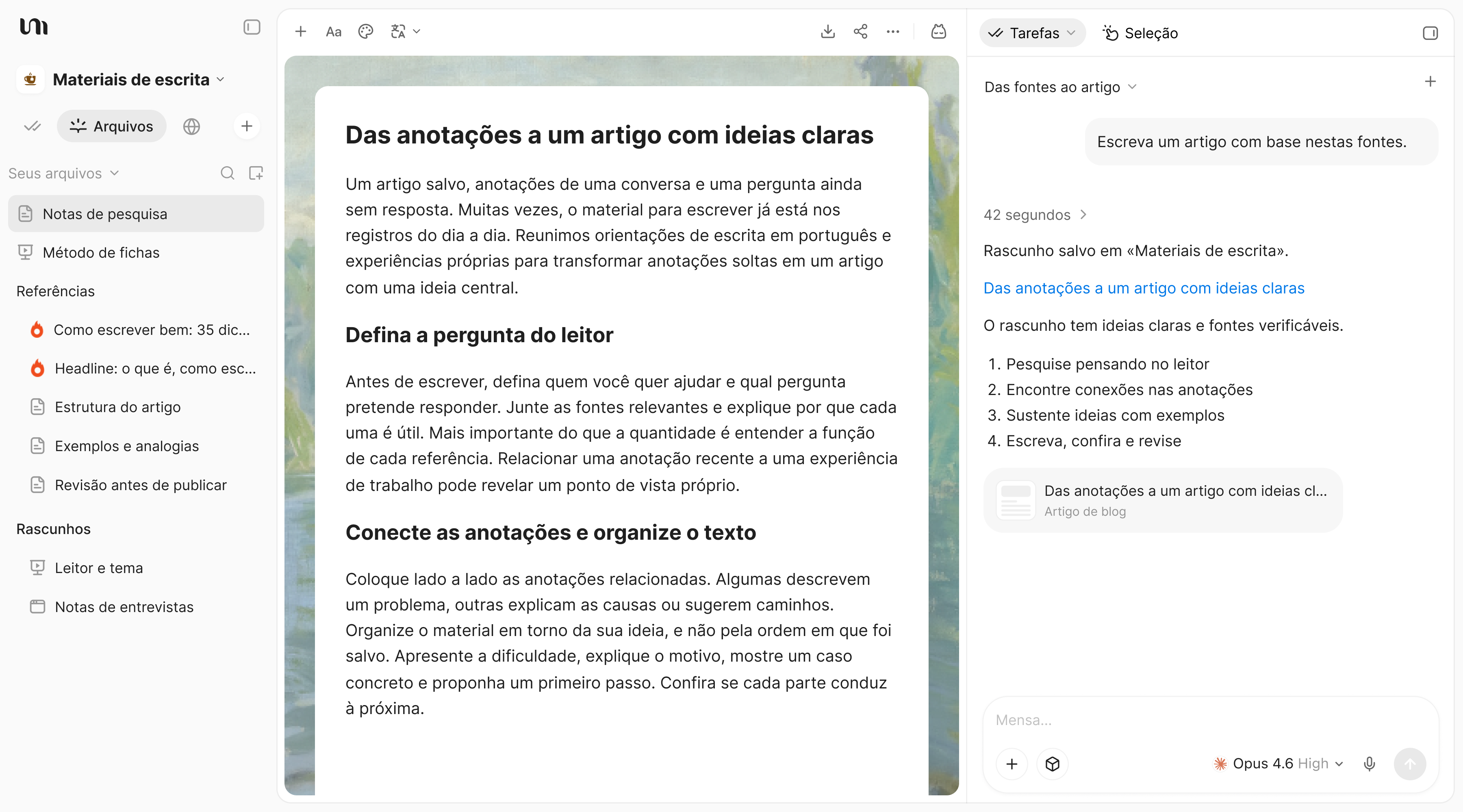 Espaço de escrita do YouMind com um rascunho de blog baseado em fontes e uma conversa com a IA.